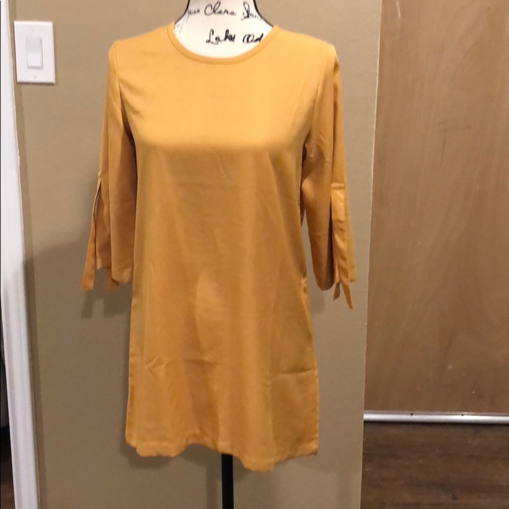 Short mustard color dress